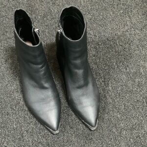 Kenneth Cole New York Sleek Black Ankle Boots